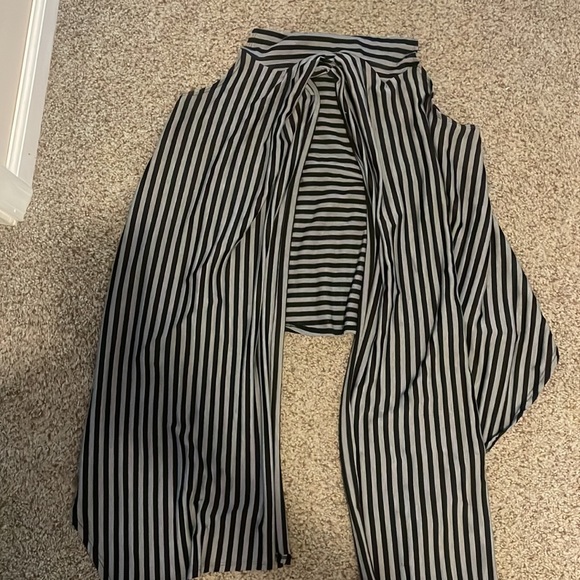 Great layering piece low back with longer front - Picture 2 of 3